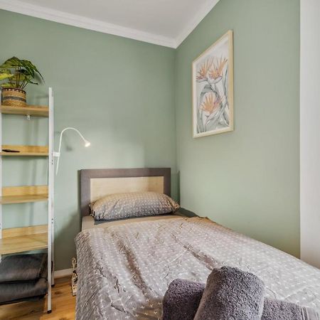 Ferienwohnung Amalfi A02 - 2 Zi Fuer 4P - Balkon, Smart Tv, Boxspringbett Kaiserslautern Exterior foto
