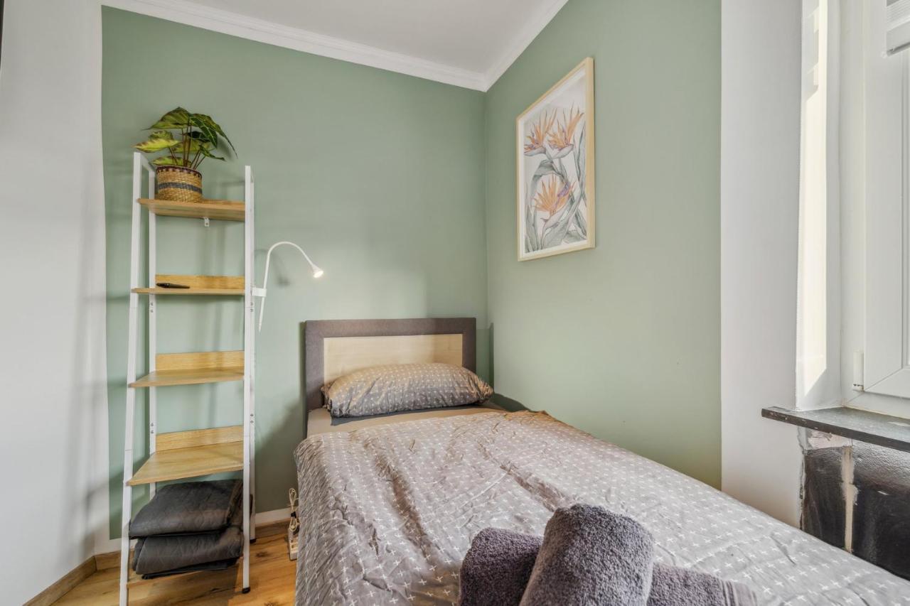 Ferienwohnung Amalfi A02 - 2 Zi Fuer 4P - Balkon, Smart Tv, Boxspringbett Kaiserslautern Exterior foto