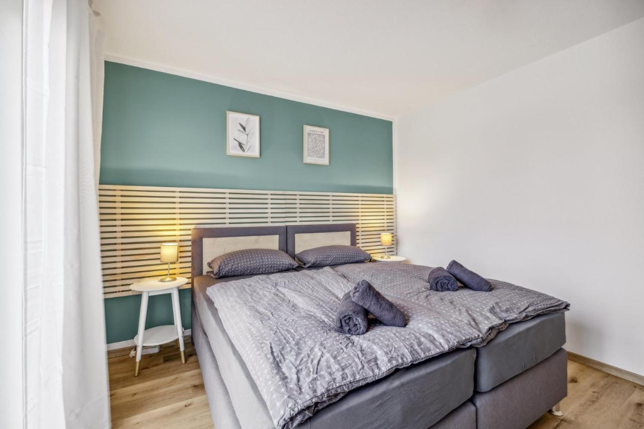 Ferienwohnung Amalfi A02 - 2 Zi Fuer 4P - Balkon, Smart Tv, Boxspringbett Kaiserslautern Exterior foto
