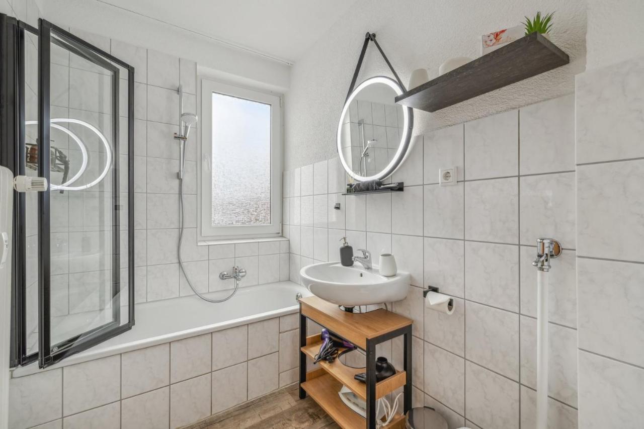 Ferienwohnung Amalfi A02 - 2 Zi Fuer 4P - Balkon, Smart Tv, Boxspringbett Kaiserslautern Exterior foto